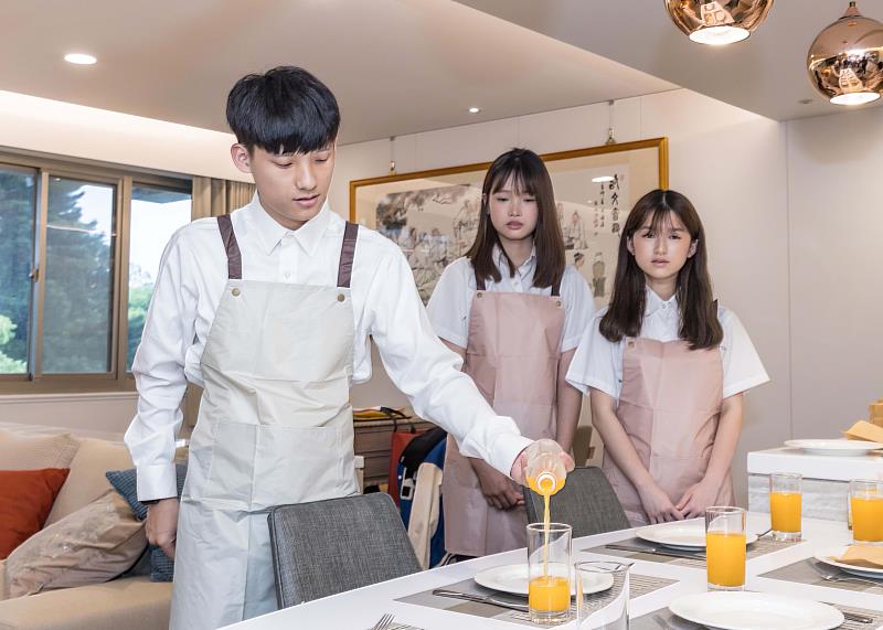 「旅館職場初探:你的未來從這裡開始」介紹旅館從業人員的工作內容。(圖/淡江大學提供)