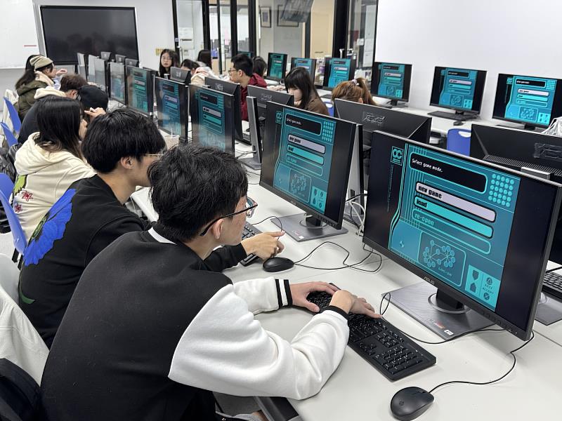 元智大學中國語文學系推動中文文學與數位科技的跨領域結合，與資訊傳播學系開設「電玩遊戲實作」課程