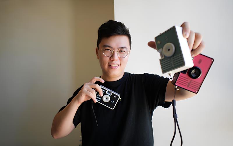 北分署網創客基地全方位陪伴創客成長。楊世楨積極參與基地課程並自主學習，逐步累積電子、結構設計、程式開發等跨領域整合能力，成功推出商品，實現創業初衷。