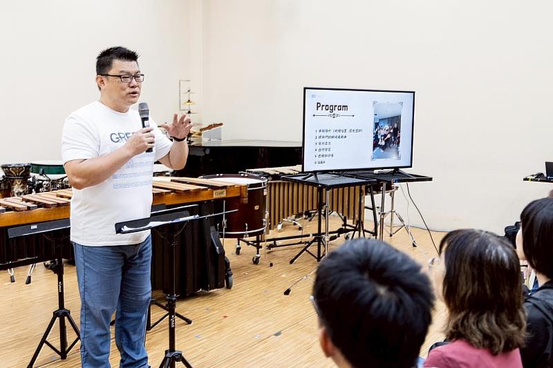 希臘組與迦納組非常用心地將他們的所見所聞、所知所感加以整理、內化，透過精采的簡報，搭配照片、影片解出，還有體驗示範乃至和樂曲創作發表，為大家帶來「身歷其境」之感。