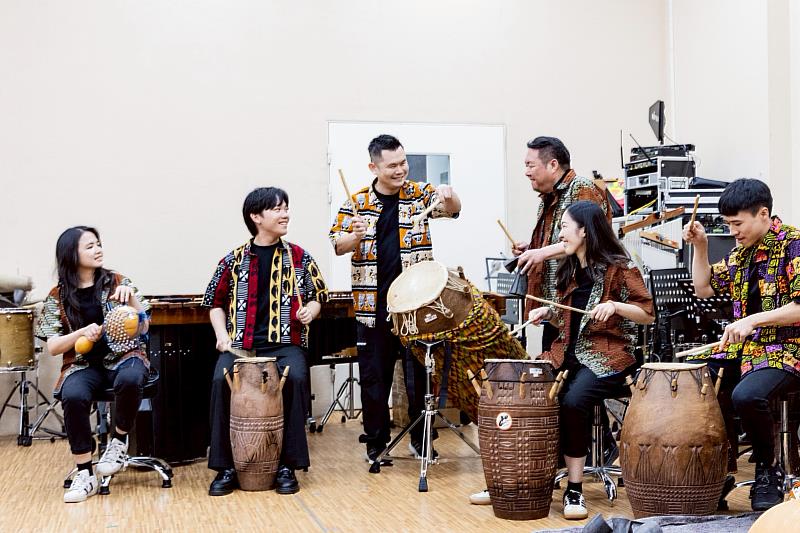 希臘組與迦納組非常用心地將他們的所見所聞、所知所感加以整理、內化，透過精采的簡報，搭配照片、影片解出，還有體驗示範乃至和樂曲創作發表，為大家帶來「身歷其境」之感。