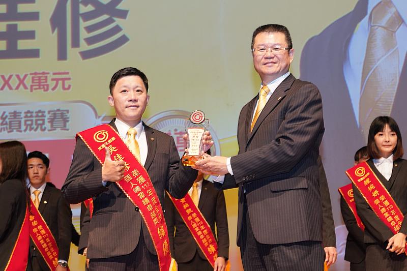 吳佳修加入永慶不動產不到4年,靠著聯賣及科技系統助攻,已經累計做出5千萬元業績!圖片來源:永慶房產集團