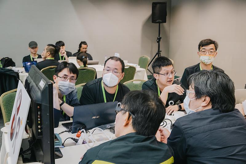 在外傷科與重症加護病房合作下，通報平台串聯資料能讓大家可以跨領域的相互溝通，突破資訊孤島