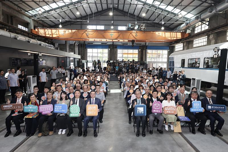 「國家鐵道博物館第一階段開放」開幕典禮邀請臺北機廠老員工回娘家，民間鐵道交通協會、文化與交通相關領域專家學者、文物捐贈者代表等共同見證歷經9年的整備與修復、由國定古蹟轉型為博物館的重要時刻。
