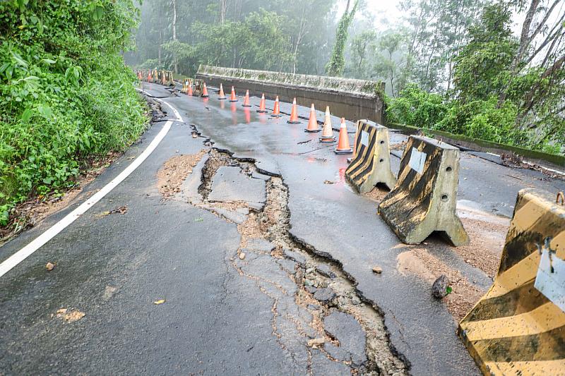 豪雨影響嘉義縣山區道路,嘉縣府封閉12路段啟動管制作業-1