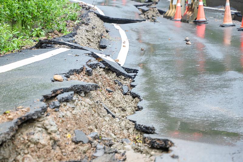 豪雨影響嘉義縣山區道路,嘉縣府封閉12路段啟動管制作業-2