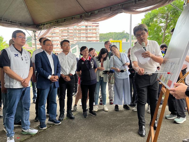 五泰輕軌設置立體跨越軌道通廊