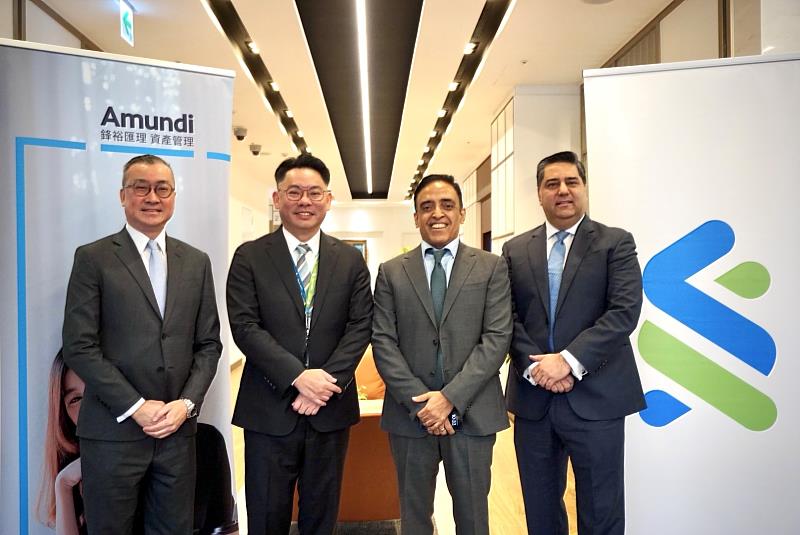 渣打銀行攜手鋒裕匯理投信，推出CIO精選保守基金，提供保守型投資解方（左起：鋒裕匯理投信總經理暨執行長黃日康、渣打銀行總經理邢保利、渣打銀行財富管理方案、存款和房貸業務全球主管暨客戶長尚明洋（Samir Subberwal）、渣打銀行財富管理處處長Samrat Khosla）