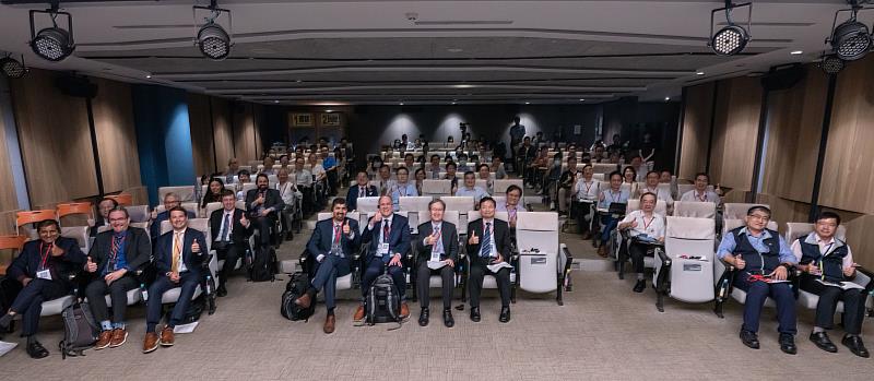 台電與美國電力研究院(EPRI)攜手舉辦「數位轉型論壇暨低碳倡議整合會議」,聚焦探討AI資料中心設址就近電源的重要性,以及全球能源轉型趨勢等關鍵議題。