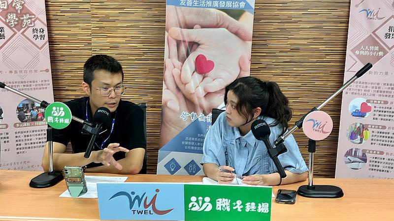 「Lemon Sugar」成員訪談光洋應用材料人資課長許漢崴(左)