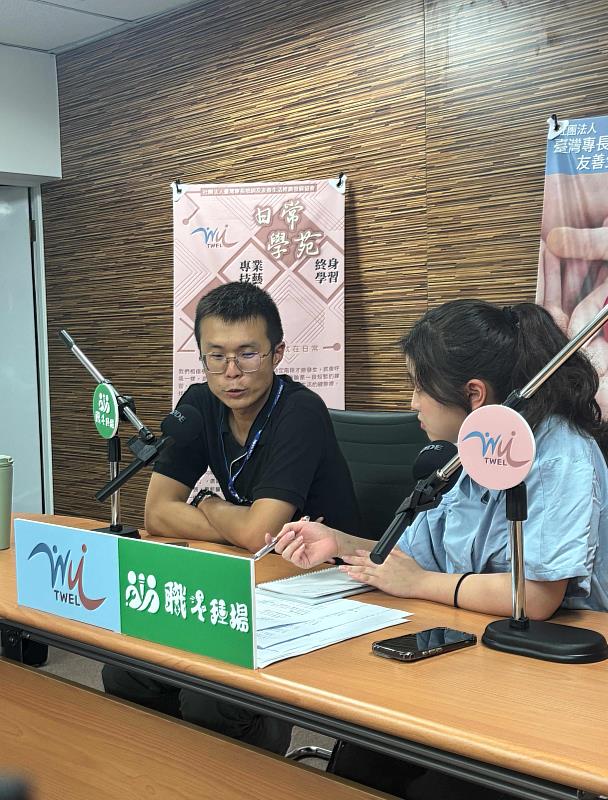 光洋應用材料人資課長許漢崴(左)分享多元職涯經歷