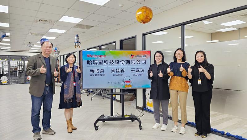 哈瑪星科技攜手漢門科技與一等一科技服務企業智慧碳盤管理 (左一)一等一科技彭季堯副總 (左二)哈瑪星科技韓怡真資深副總