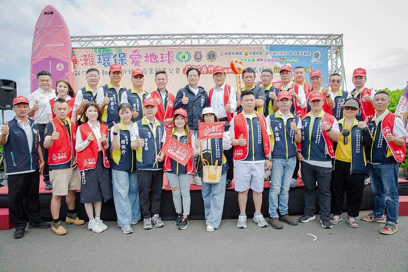 代理市長邱臣遠與監事合影