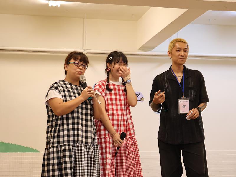 母女檔受訪中
