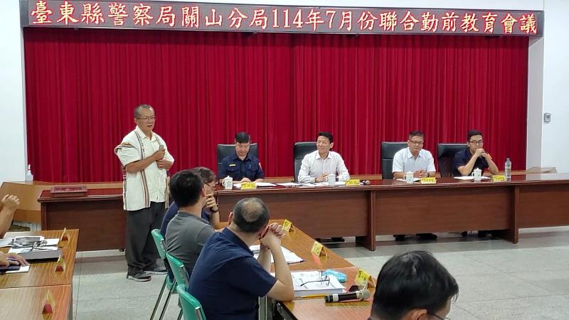 臺東縣警局長蔡燕明親臨關山分局聯合勤教　頒贈榮退巡佐紀念匾並慰勉執行熱氣球及投(開)票維安勤務同仁之辛勞