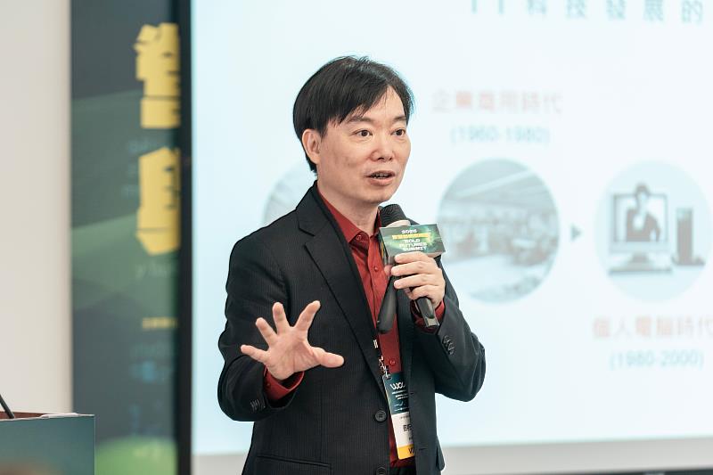 圖一：台灣大哥大資訊長蔡祈岩表示，AI驅動「逆分工」回到通才 、AI Agent崛起改變消費型態。