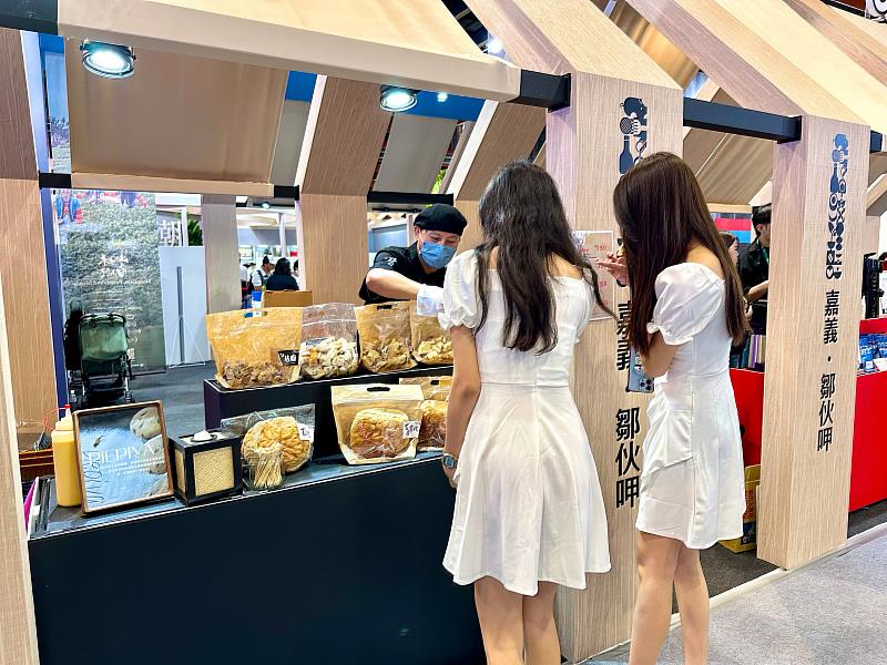 嘉義縣「鄒伙呷」強勢登場2025台灣美食展 高蕾雅代言開箱