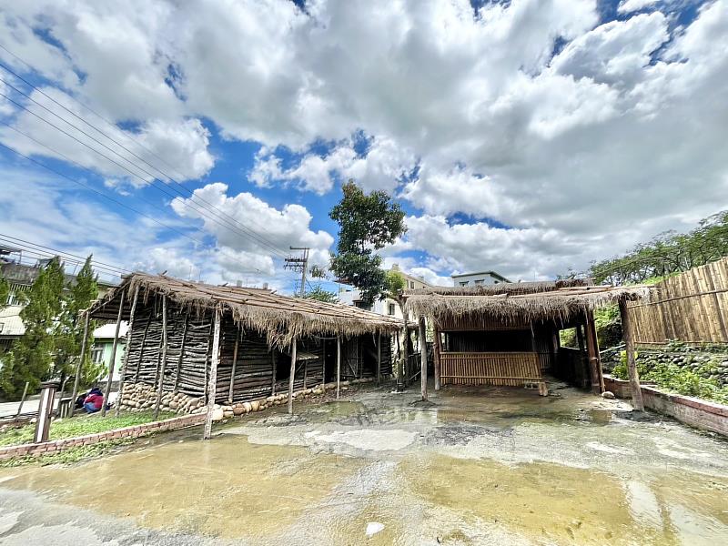 與原住民發展重點學校玉山高中合作，運用國產材重建泰雅族傳統家屋