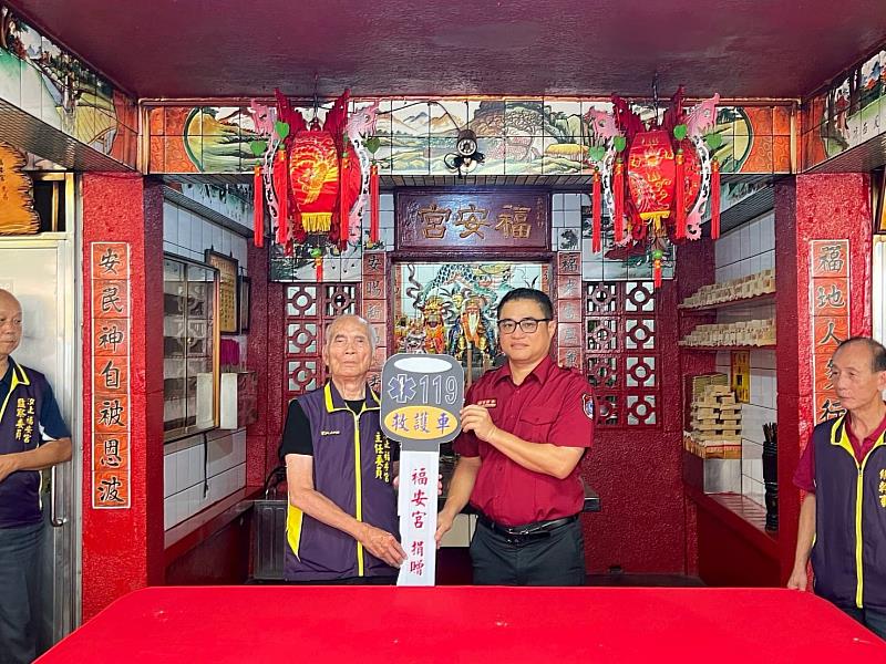 為弘揚無私奉獻精神，提升新北市緊急救災救護品質，由汐止福安宮捐贈本局高頂救護車1輛，以強化緊急救護效能。