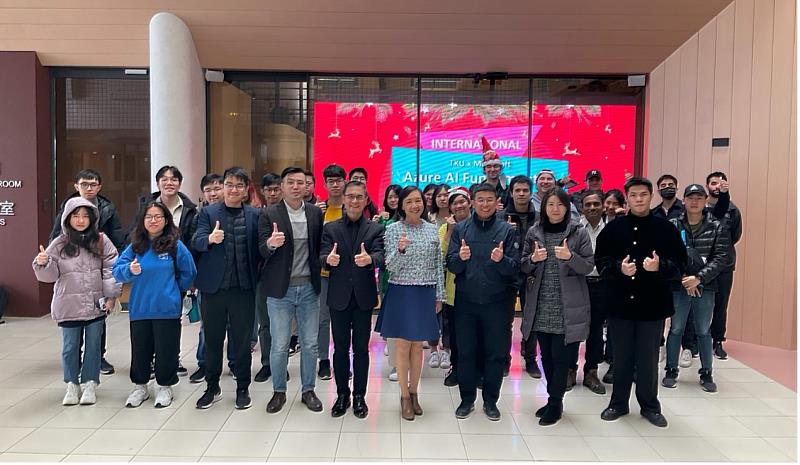 境外生專班學生合影，來自多國學生齊聚，共同參與全英語授課的AI學習課程。（圖／淡江大學提供）
