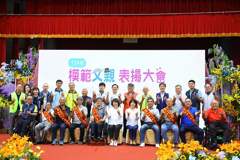 慈暉父親合影