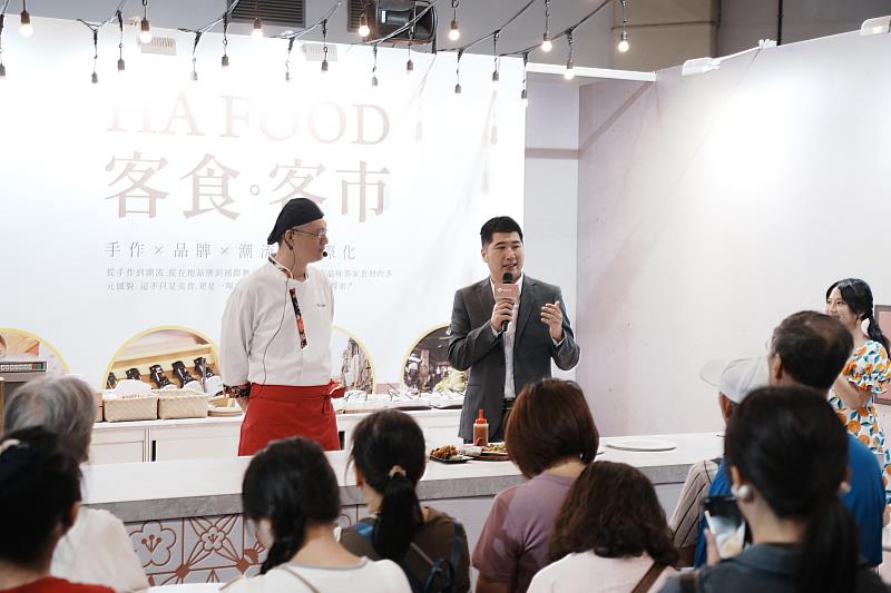圖1 客委會邱星崴副主委出席美食展1