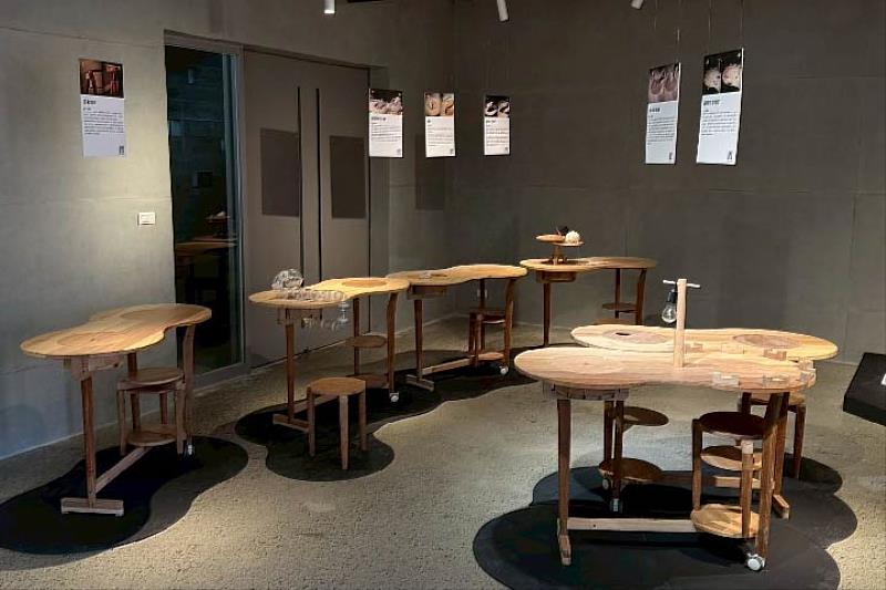 圖／景觀建築學系回收廢棄木材與家具，不僅展現創意設計，更是將「SDG 12 責任消費和生產」融入課程中。