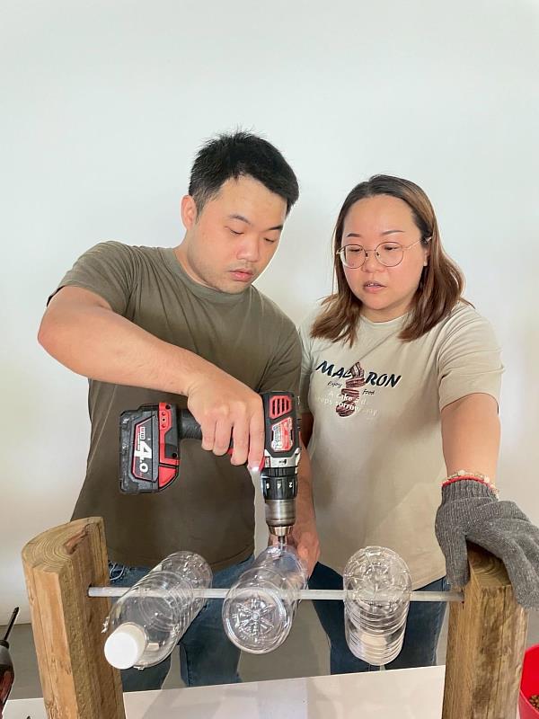 宇辰系統科員工及家眷製作「轉轉覓食遊具」