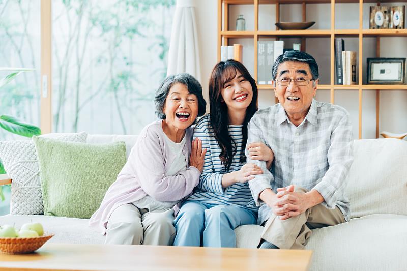 南山人壽推出「南山人壽美利Fun鑫美元養老保險(定期給付型)」,具「固定、穩定、確定」三大保險商品特性,是民眾樂享安穩未來生活的安心選擇。