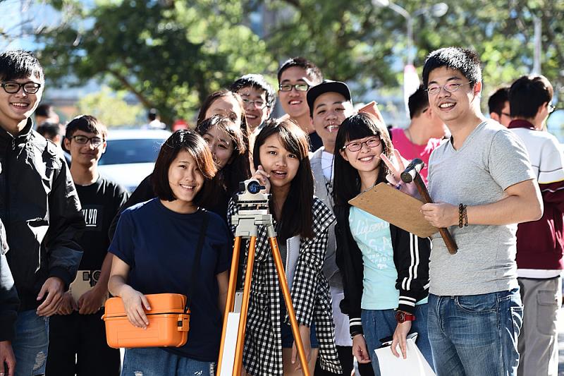 「九點上課」制度上路後,學生有感生活與學習品質全面升級,出席率與課堂專注度明顯提升。