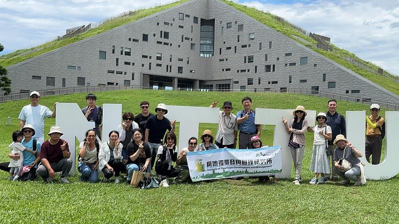 房管所師生參訪臺東大學知本校區圖書館