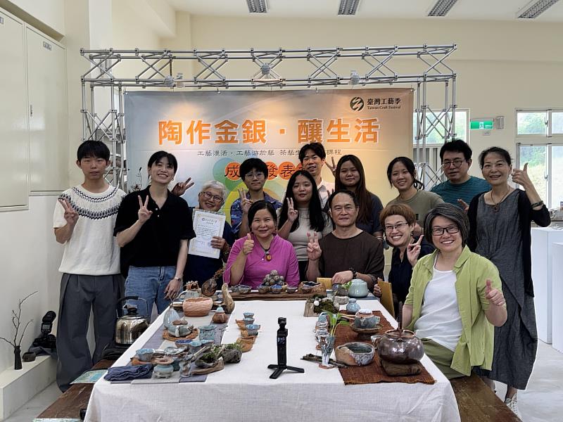 全體學員與老師們合照留念。