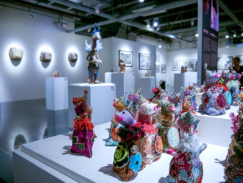 展場一隅,作品豐富多元,邀請大家親臨現場細細品味每一件創作的魅力。