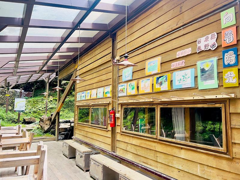 欲前往嘉明湖國家步道的遊客,務必隨時掌握南橫公路路況資訊(圖為向陽山屋)