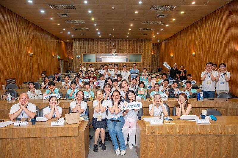 營隊融合科學(Science)、科技(Technology)、閱讀(Reading)、工程(Engineering)、藝術(Arts)與數學(Math)6大素養，同時結合文化踏查、性別教育與心理學等人文面向，引導學生關注在地議題，提升社會敏感度與公共參與力。