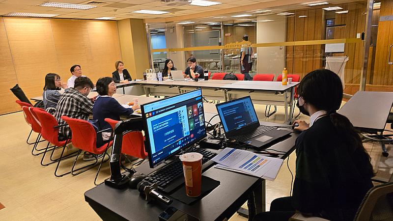 此次參訪適逢教育部「大學聯盟深化數位學習推展與創新應用計畫」雙月聯席會議，教育部長官以及計畫主持人讚許聯盟藉由計畫深入交流。