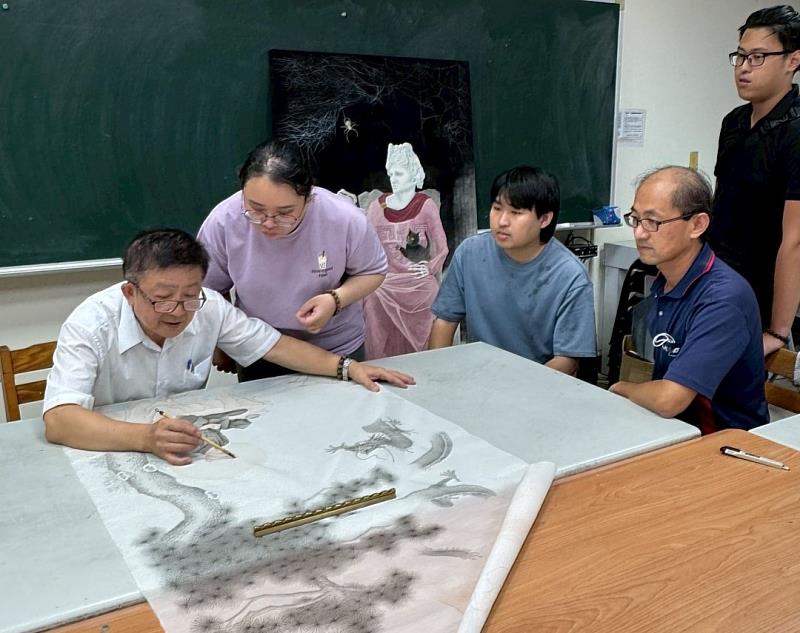 長榮大學書畫藝術系副教授沈政乾教學指導