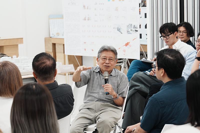 國立台灣大學建築及城鄉研究所退休教授陳亮全開場致詞，引導地域規劃對話。