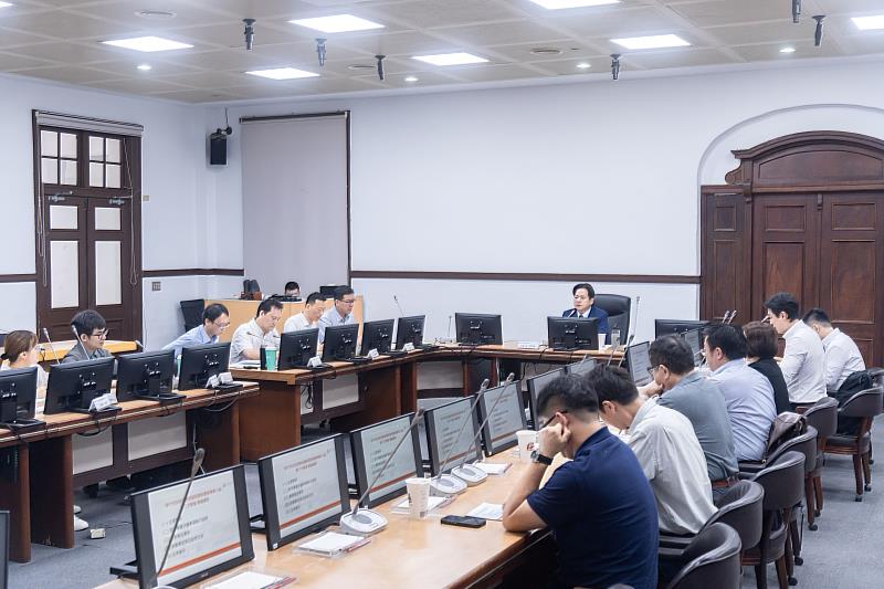 邱臣遠代理市長召開關稅應變專案小組第三次會議,全力協助業者度過關稅衝擊。