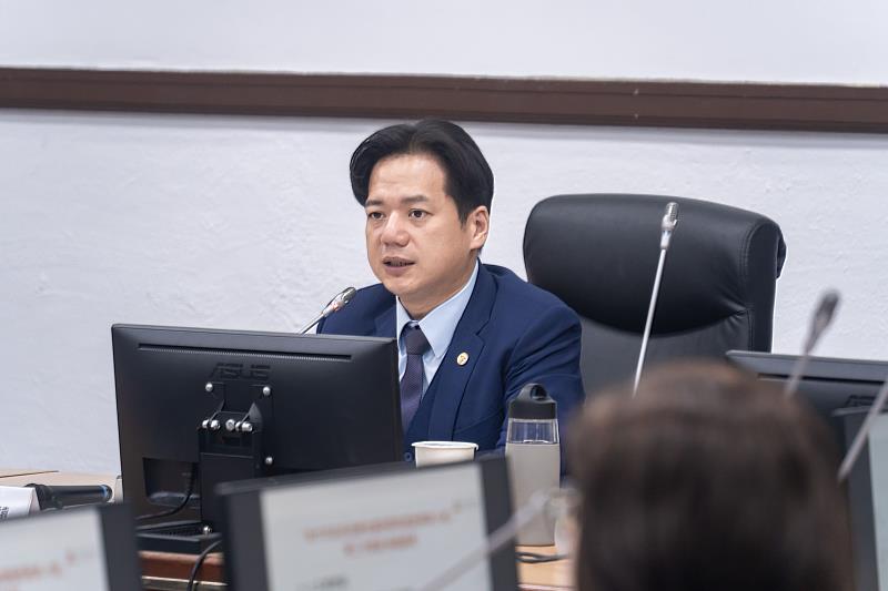 邱臣遠代理市長召開關稅應變專案小組第三次會議，全力協助業者度過關稅衝擊。