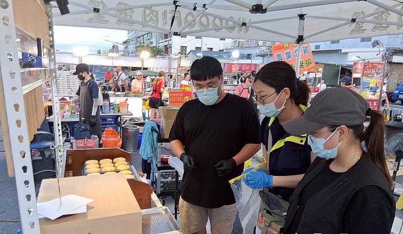 迎接觀光人潮湧入 臺東縣府積極提升夜市暨市集攤商食品安全管理 確保民眾食的健康!