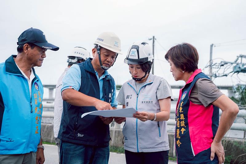 縣府持續關注南迴災情 饒慶鈴勘查道路與堤防受損 指示加速修復進度