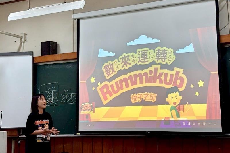 南大師資生於營隊前進行課程試教,藉由模擬實境強化教學節奏與引導技巧。