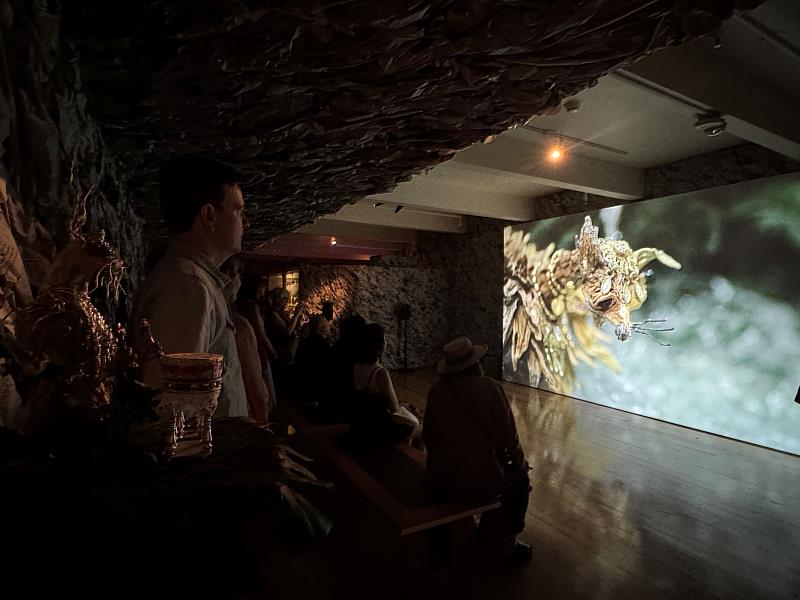 藝術家張徐展於美國聖塔菲國際當代藝術展作品實景(張徐展提供)