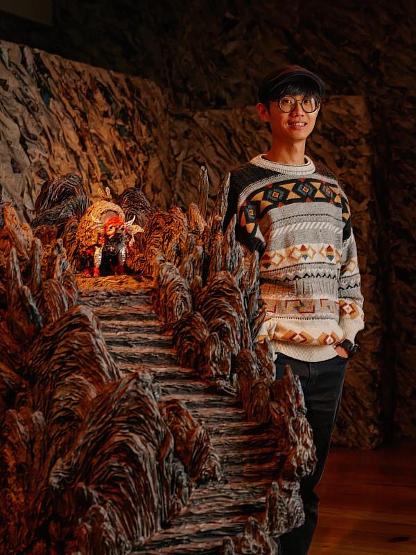藝術家張徐展於美國聖塔菲國際當代藝術展(攝影:Brad Trone,張徐展提供)