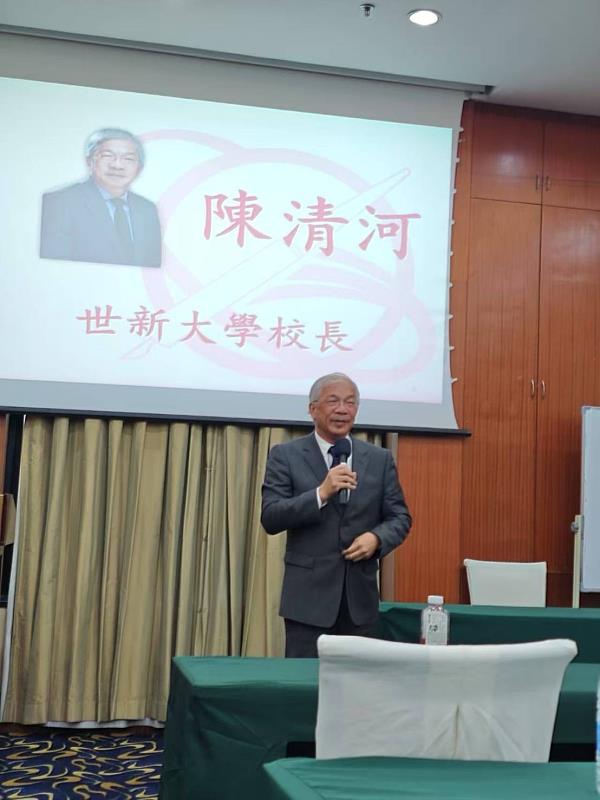 世新大學校長陳清河號召各地校友一同參與2026年臺北小巨蛋的70周年校慶公益演出。（世新大學提供）