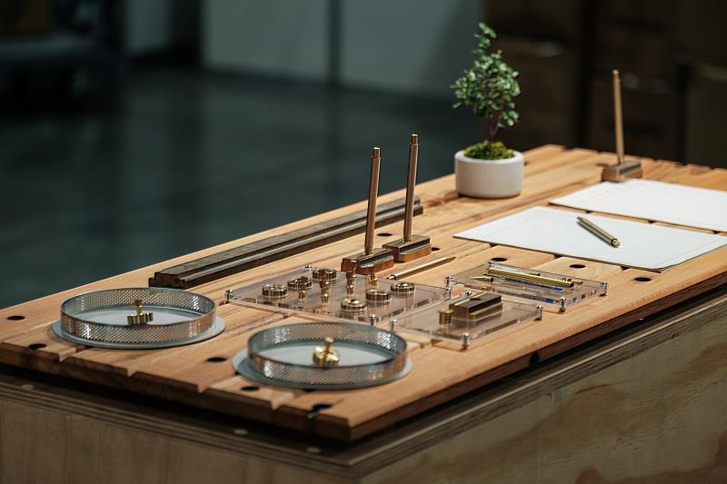 台電文創首度集結「退役變電箱」、「日月潭底泥」、「退役木橫擔」與「退役封水銅條」等4大再製計畫，於台北南港展覽館一館盛大展出。