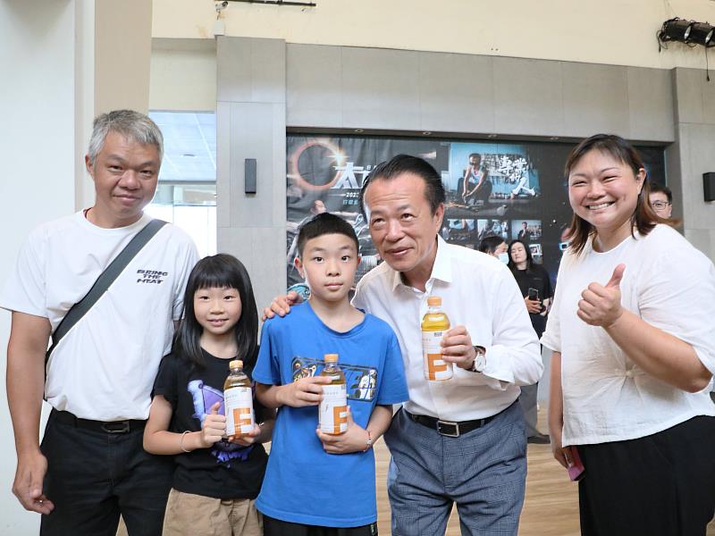嘉義縣府攜手水保署與茶改場 打造「FMC雀語金萱茶」 今起全家便利商店獨家販售