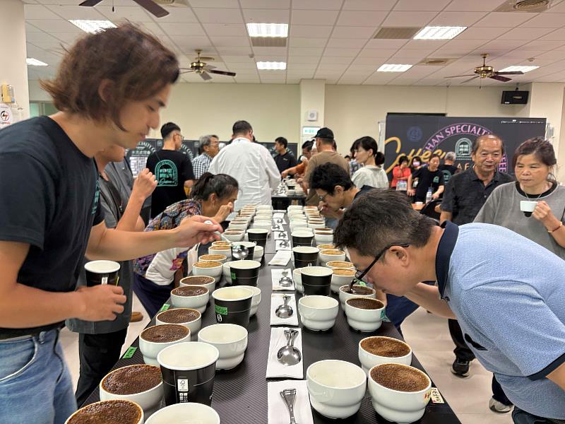 嘉義咖啡驚豔國際!紫金級豆熱銷245公斤、媒合金額破56萬