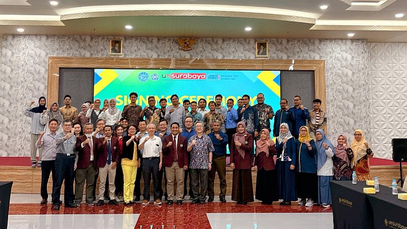 聖約翰科大與印尼泗水穆罕默迪亞大學（UM Surabaya）舉行雙聯學位簽約典禮，雙方師生與產學合作夥伴齊聚一堂，見證臺印高教攜手合作的重要時刻。